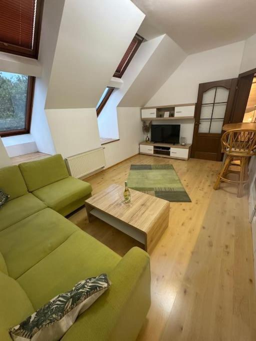Lovely Old Town Apartment Братислава Экстерьер фото
